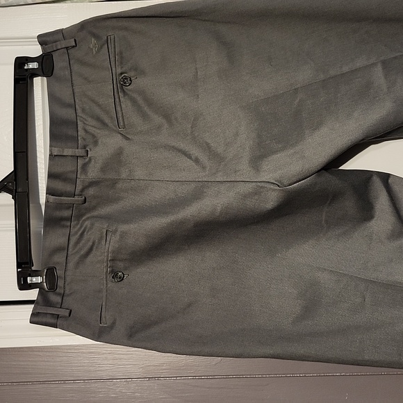 DOCKERS Gray Pants Size 36x29 EUC - Picture 5 of 5